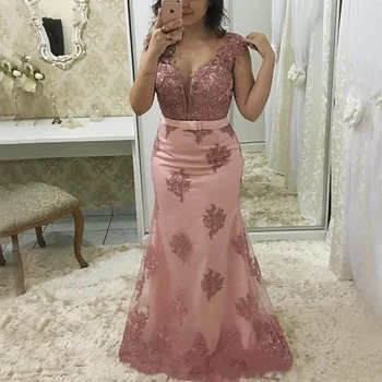 Светло-розовое платье 